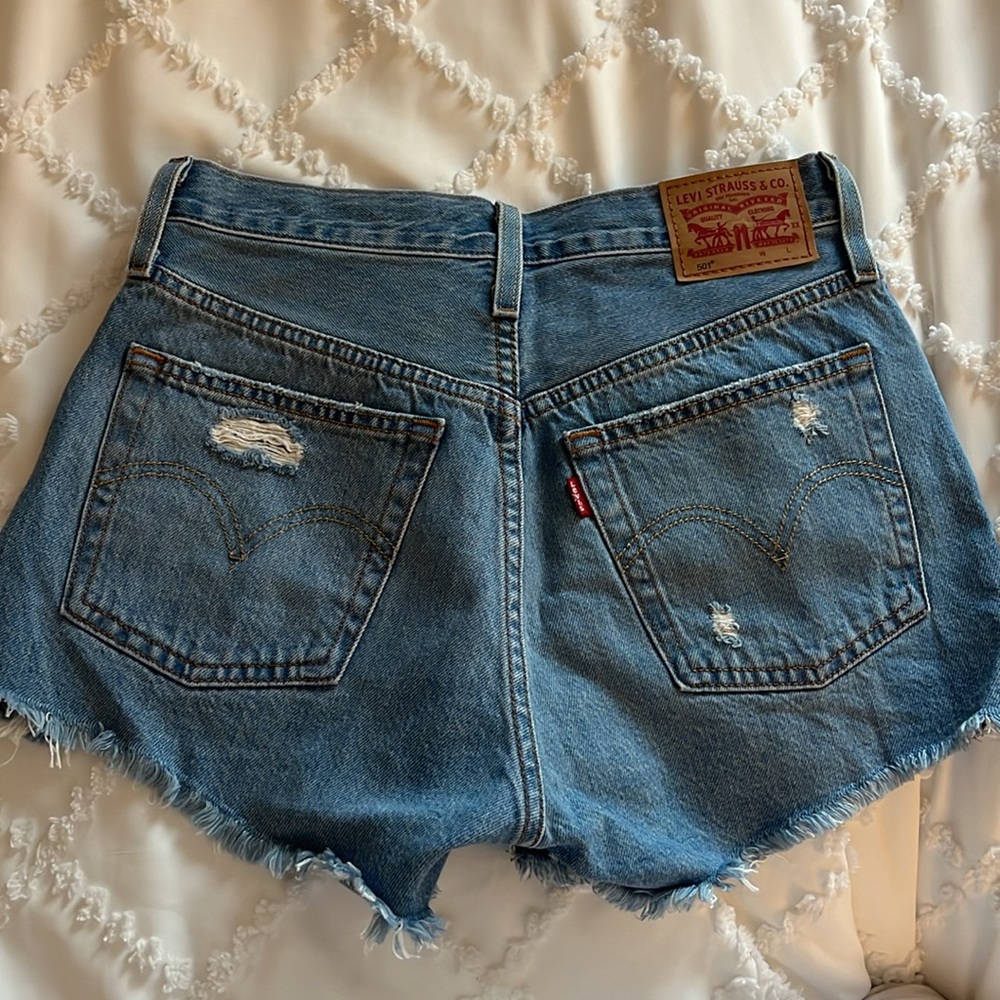 Levi’s 501 denim shorts. Size 25